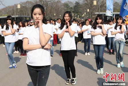 六问“大专学历女干部被提拔副科”